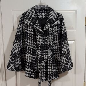 Apt. 9 Monochrome Houndstooth Cape